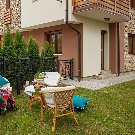 Goldpine Apartment *
