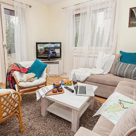 Goldpine Apartament *