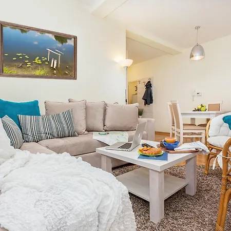 Goldpine Apartment *
