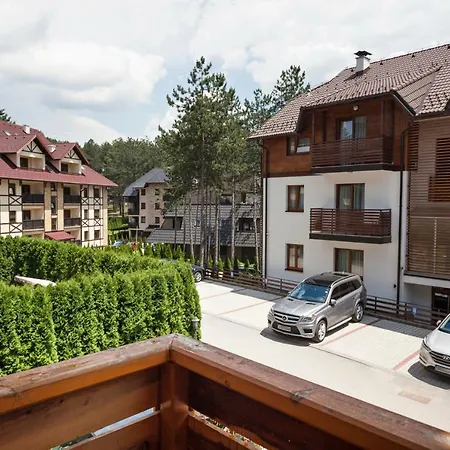 Goldpine Apartament *